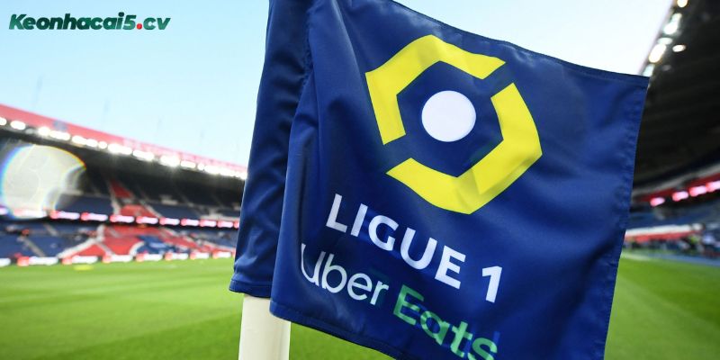 Ligue 1 thành lập năm 1932, do LEP chịu trách nhiệm tổ chức